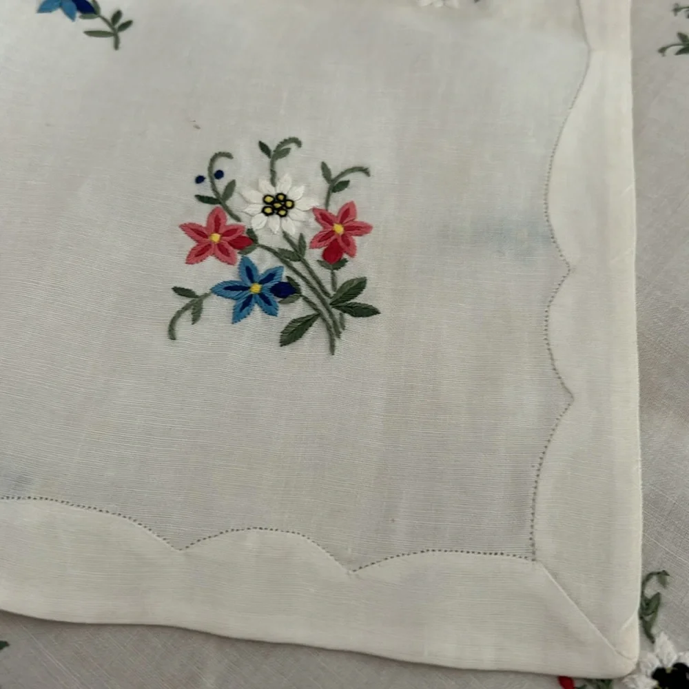 Beautifully embroidered tablecloth made in Switzerland with 4 napkins